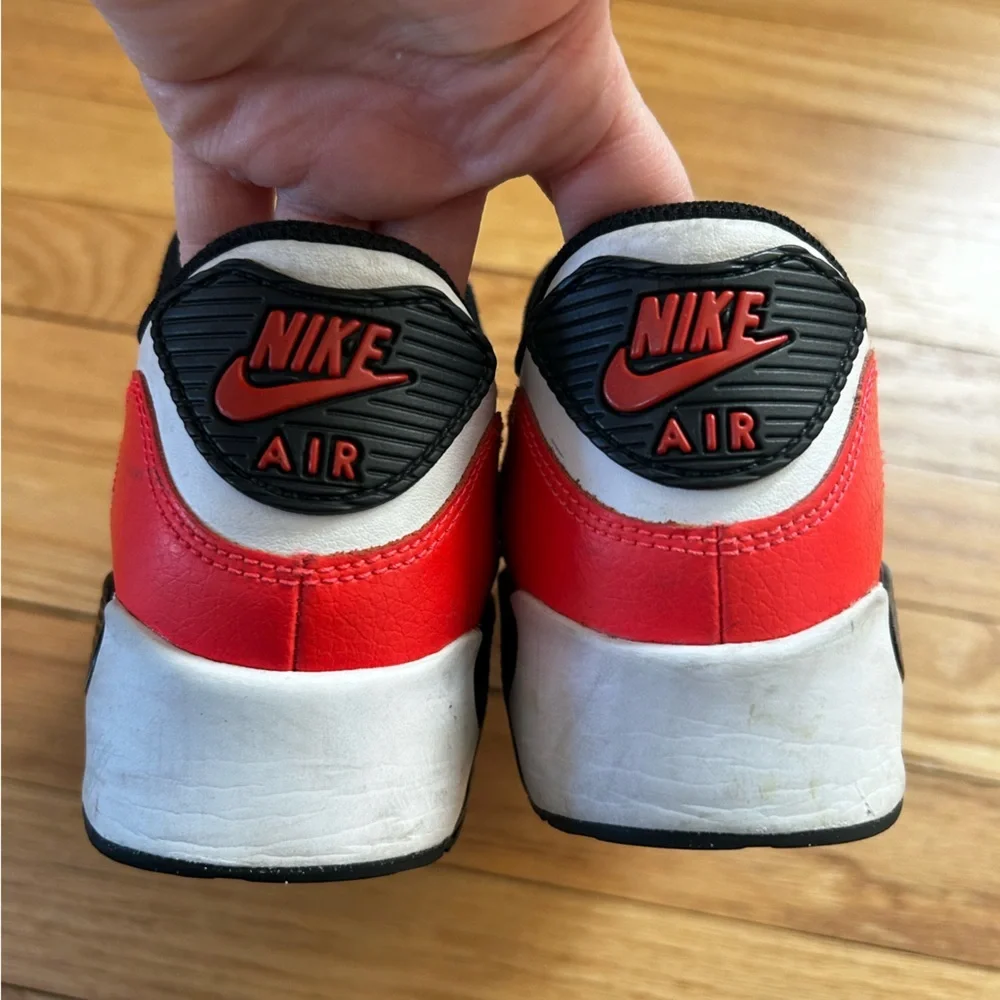 NIke Air Max 90 Youth Sneakers Size US 3 Big Kids